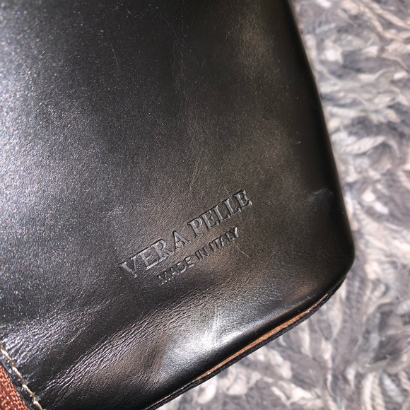VERA PELLE Two-Tone Italian Leather Crossbody Bag - Picture 6 of 6